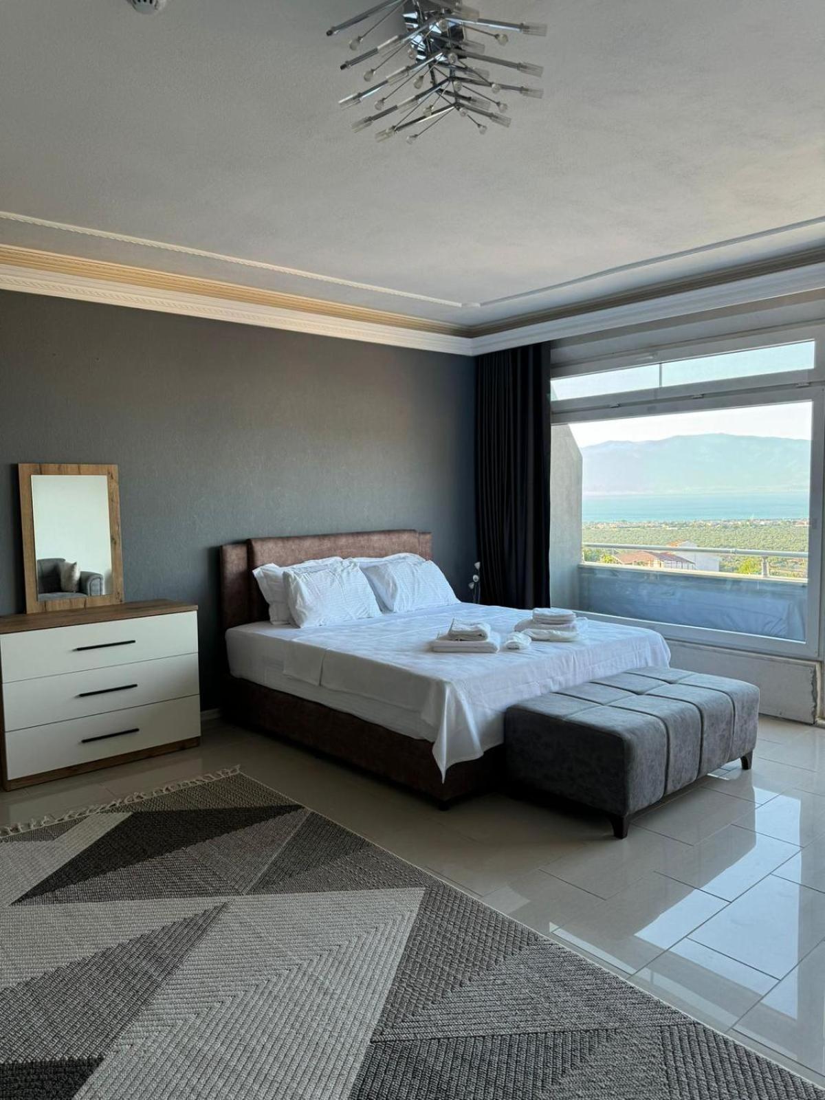 Luv Hotel *